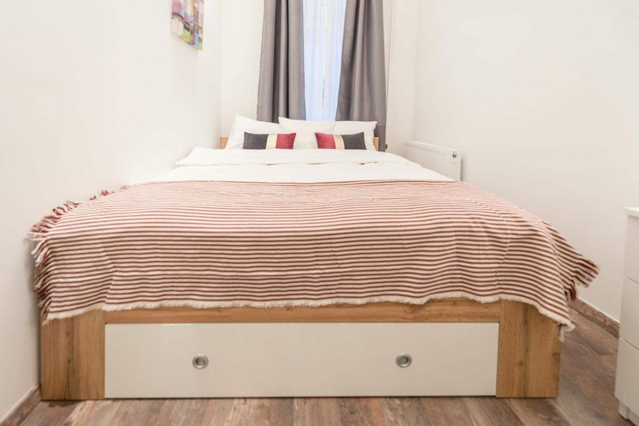 Venus - Almassy Park Apartamento *